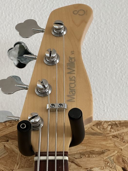 Baixo marcus Miller V3