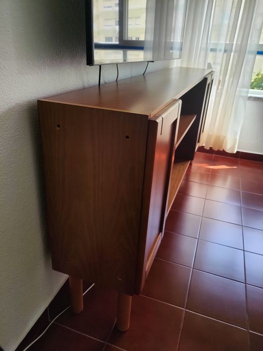 Aparador de TV , sala ou sala de jantar em pinho mel