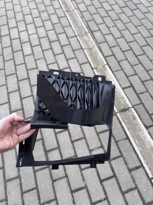 9J1121333AOK1 Воздуховод на лівий радіатор Taycan Porsche