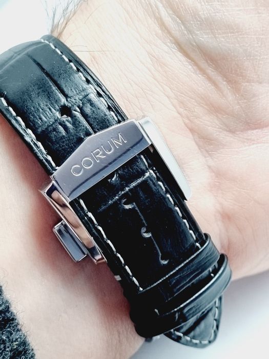 Часы corum admiral's Cup legend