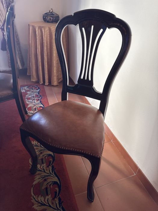 Mesa de Jantar em Nogueira Maciça com Armazenamento + 6 cadeiras