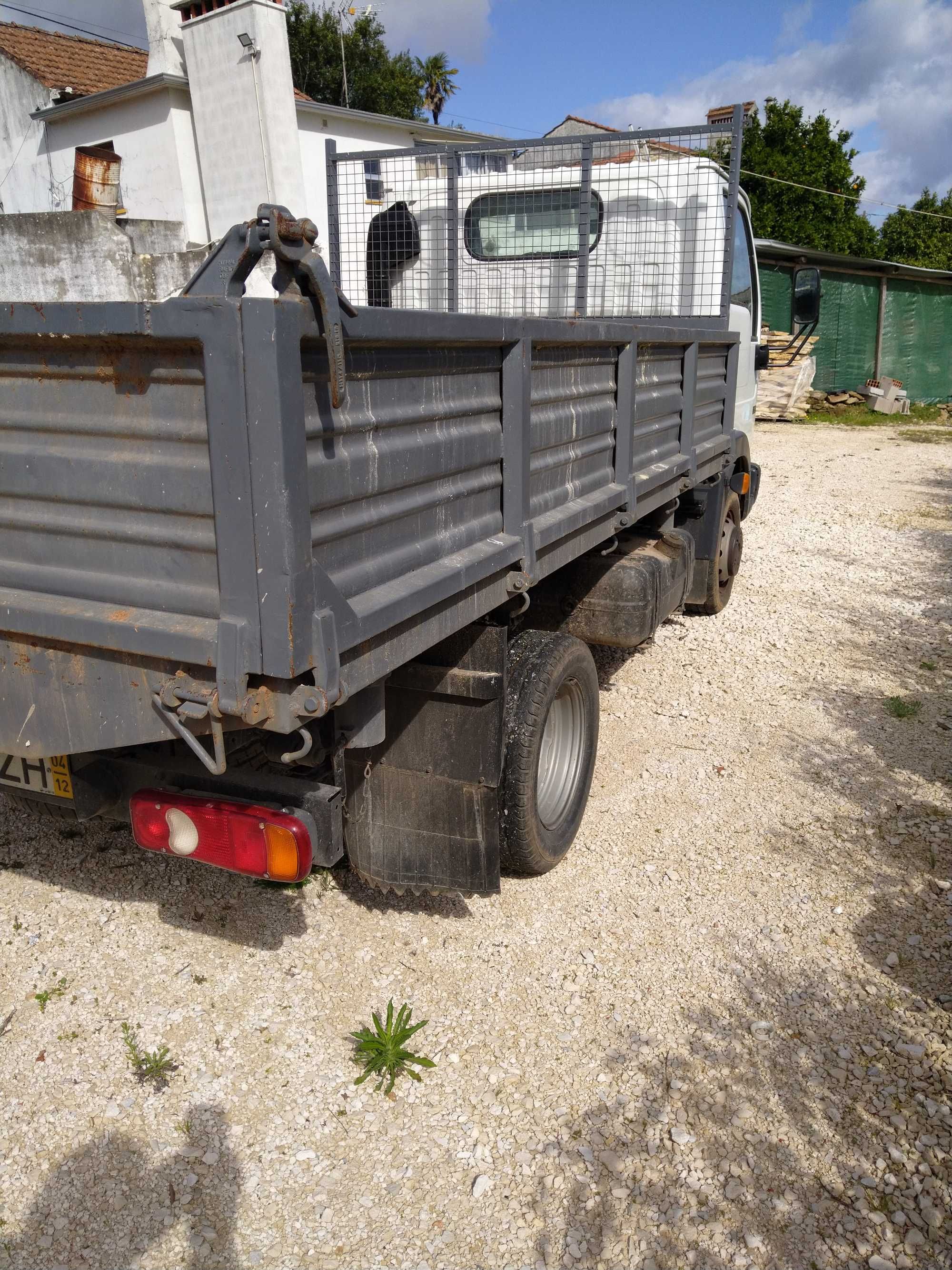 Nissan Cabstar com bascula