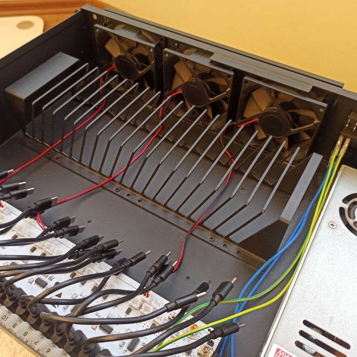 Корпус для фермы на 20 телефонов