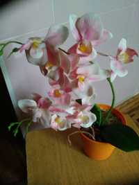 Искусственная орхидея.
