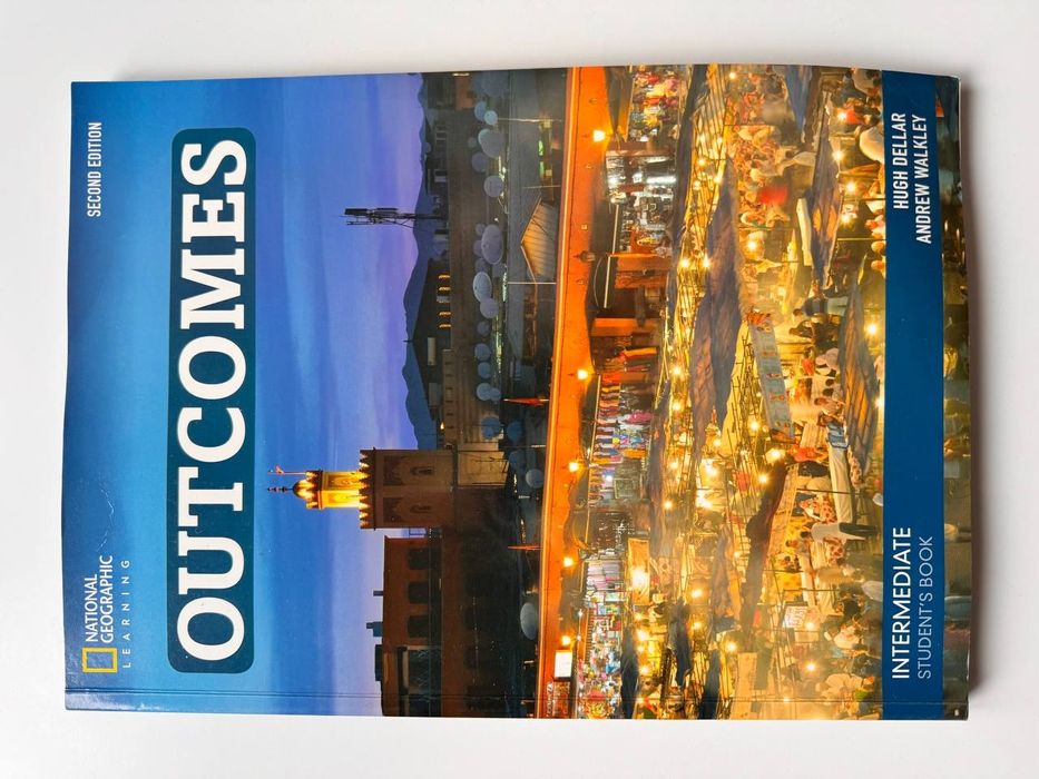 OUTCOMES intermediate student's book + workbook
