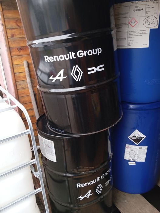 Металеві бочка чудовому стані,з під  моторного масла.