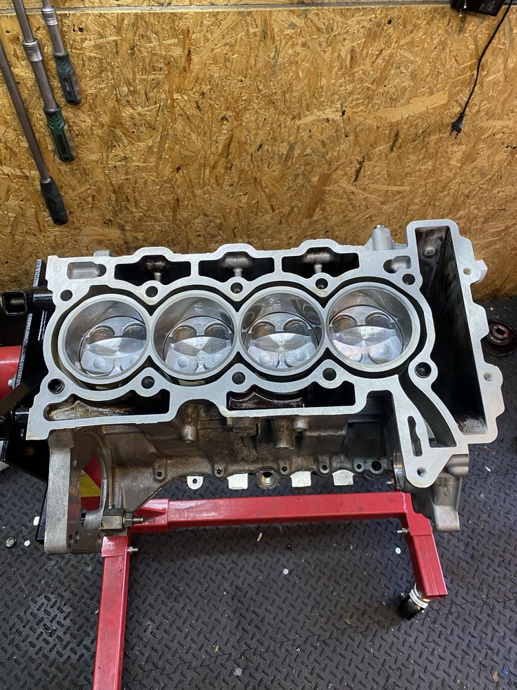 Silnik blok peugeot 1.4 1.6 vti.GU30.