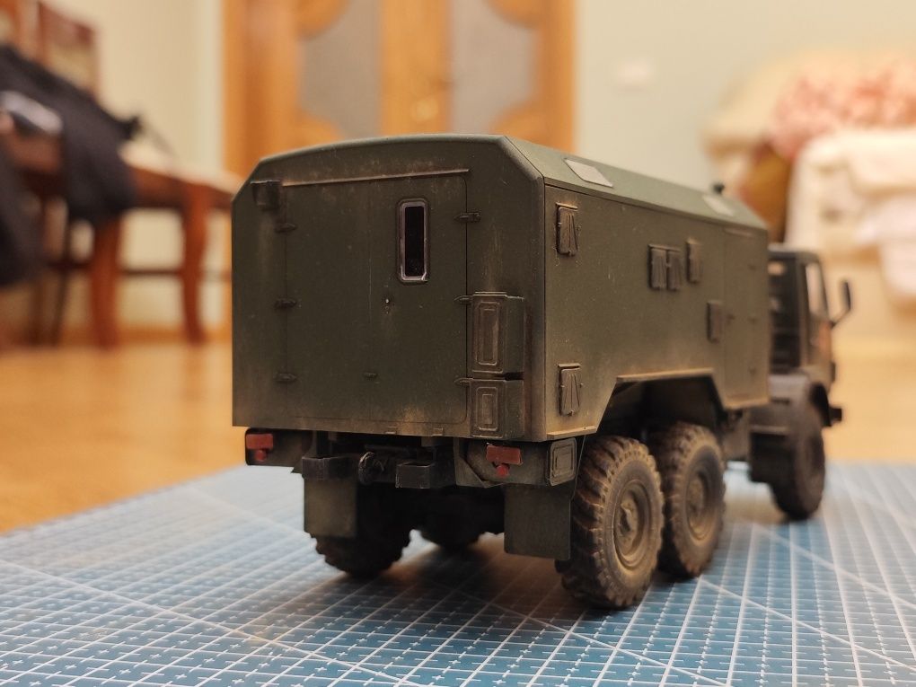 Стендова модель Камаз з кунгом ЗСУ 1/35