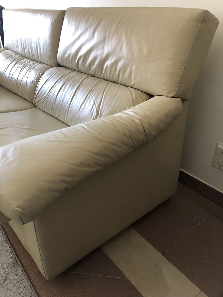 Sofa 2 lugares bege pele genuina