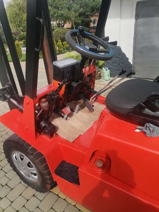 Продам навантажувач Нісан 2.5 бензин /газ