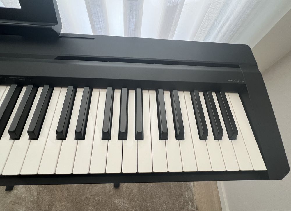 Piano Digital YAMAHA P-45 — COMO NOVO! Com todos os acessórios
