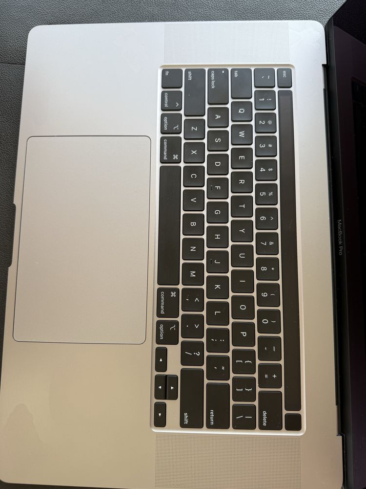 MacBook Pro 2019 – Intel Core i7 | Excelente Estado!