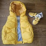 Zestaw żółty bezrękawnik Zara 98 stan bdb i nowe sneakersy rozm 23