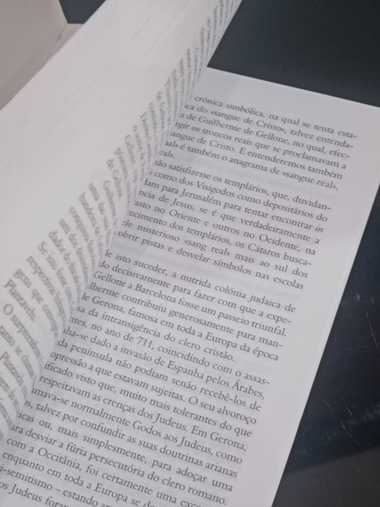 Livro sobre Jesus.