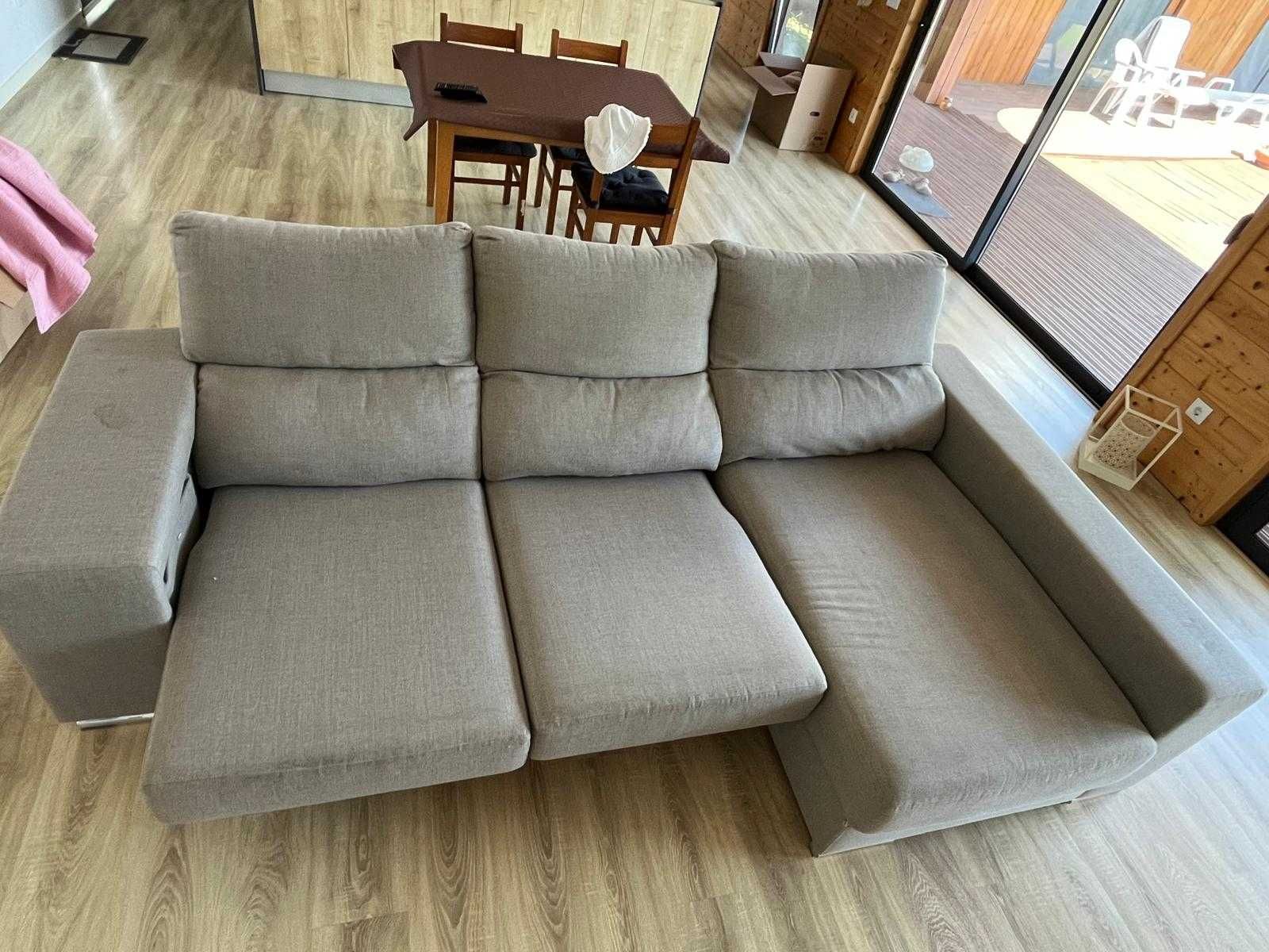 Sofá com chaise long