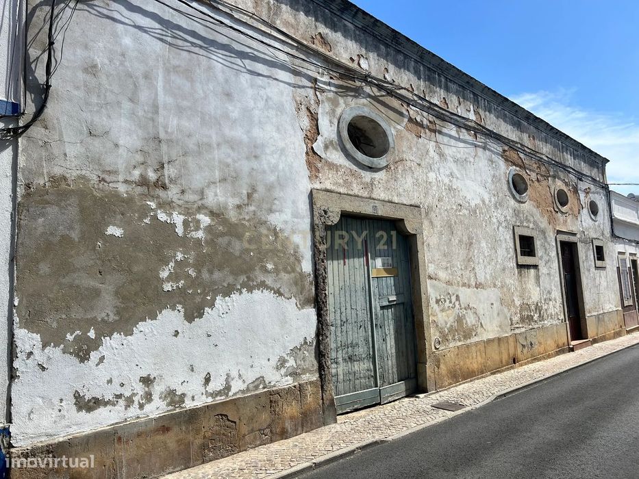 Prédio Para Reconstrução Em Zona Aru