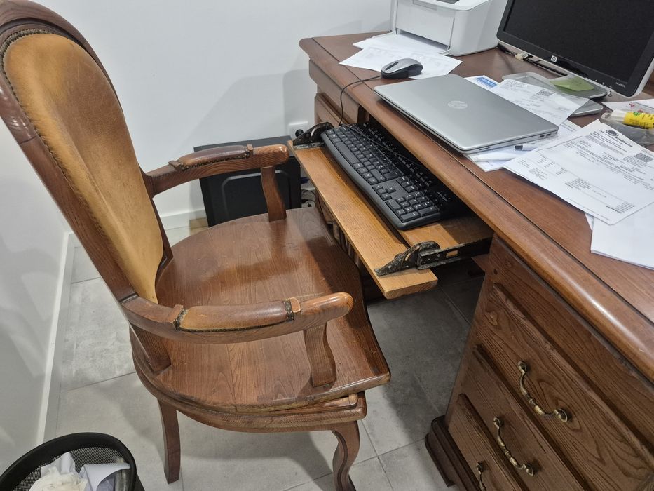 Secretaria e cadeira