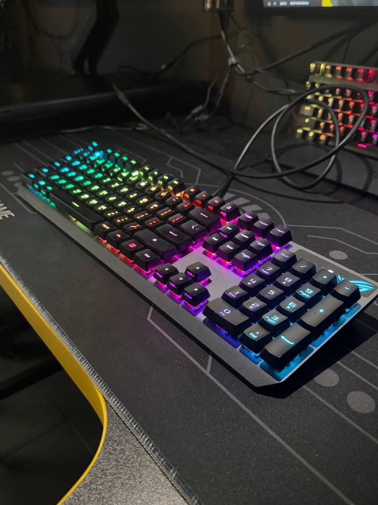 Поодам Клавиатуру Rog strix scope rx