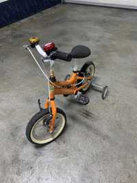 Bicicleta laranja menino