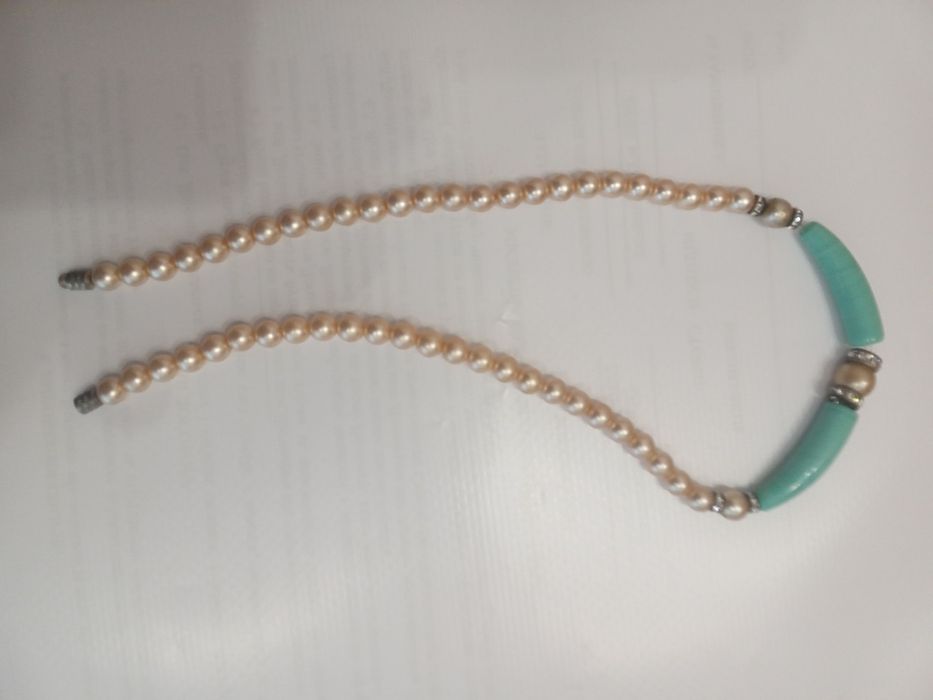 Бусы из искуственного камня