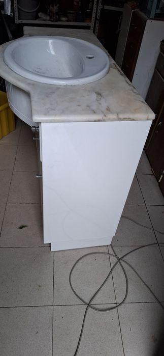 Vendo móvel casa de banho com lavatório