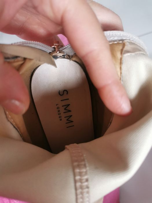Botki damskie SIMMI London na przezroczystym obcasie