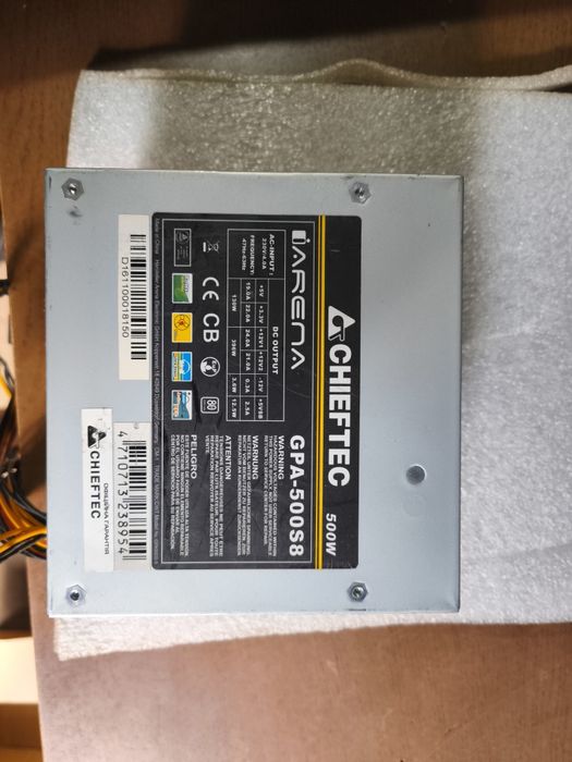 Блоки живлення для комп'ютера.