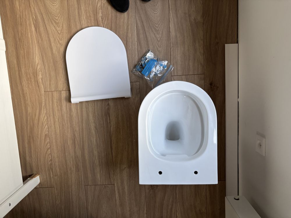 Miska wc bezkołnierzowa wisząca