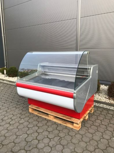 Lada witryna chłodnicza IGLOO dł. 1,4 m. I inne urządzenia.