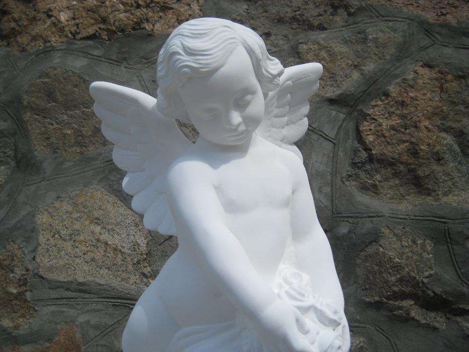 Скульптура ангела з бетона для пам`ятників