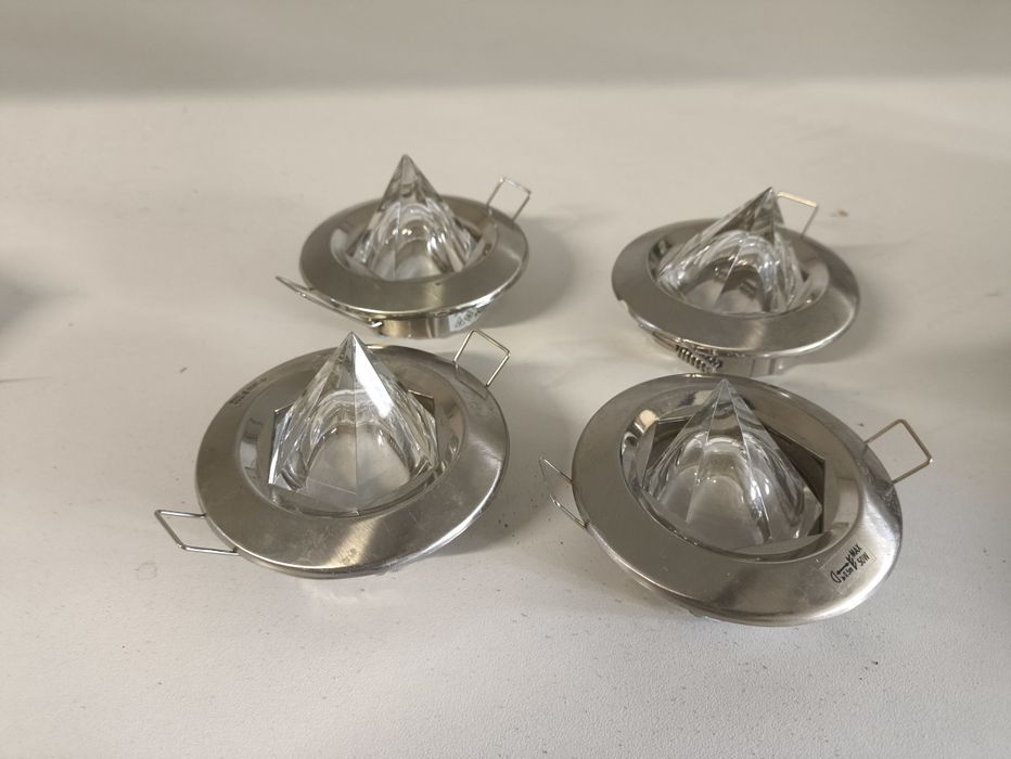 Oprawy halogenowe 4 i 6 sztuk