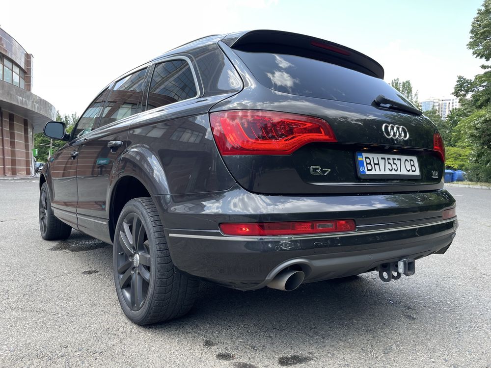 Audi Q7 3.0 TDI Sline Premium Plus в очень хорошем состоянии