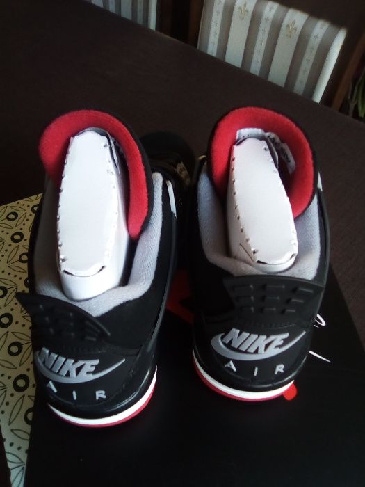 (r. 41- us 8) Nike Jordan 4 Retro Bred (2019) kod 308497,-060