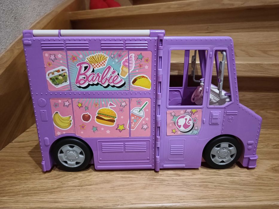 Kamper auto restauracja Barbie