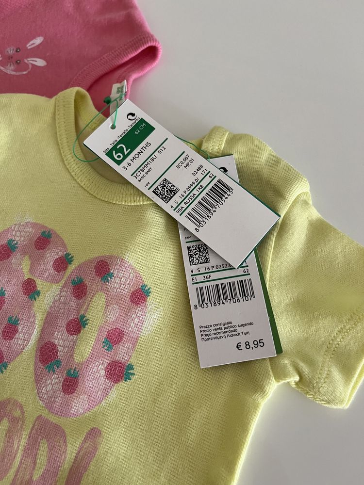 2 t-shirt da Benetton, 3/6 meses, novas com etiqueta. Ofereço os portes de envio.