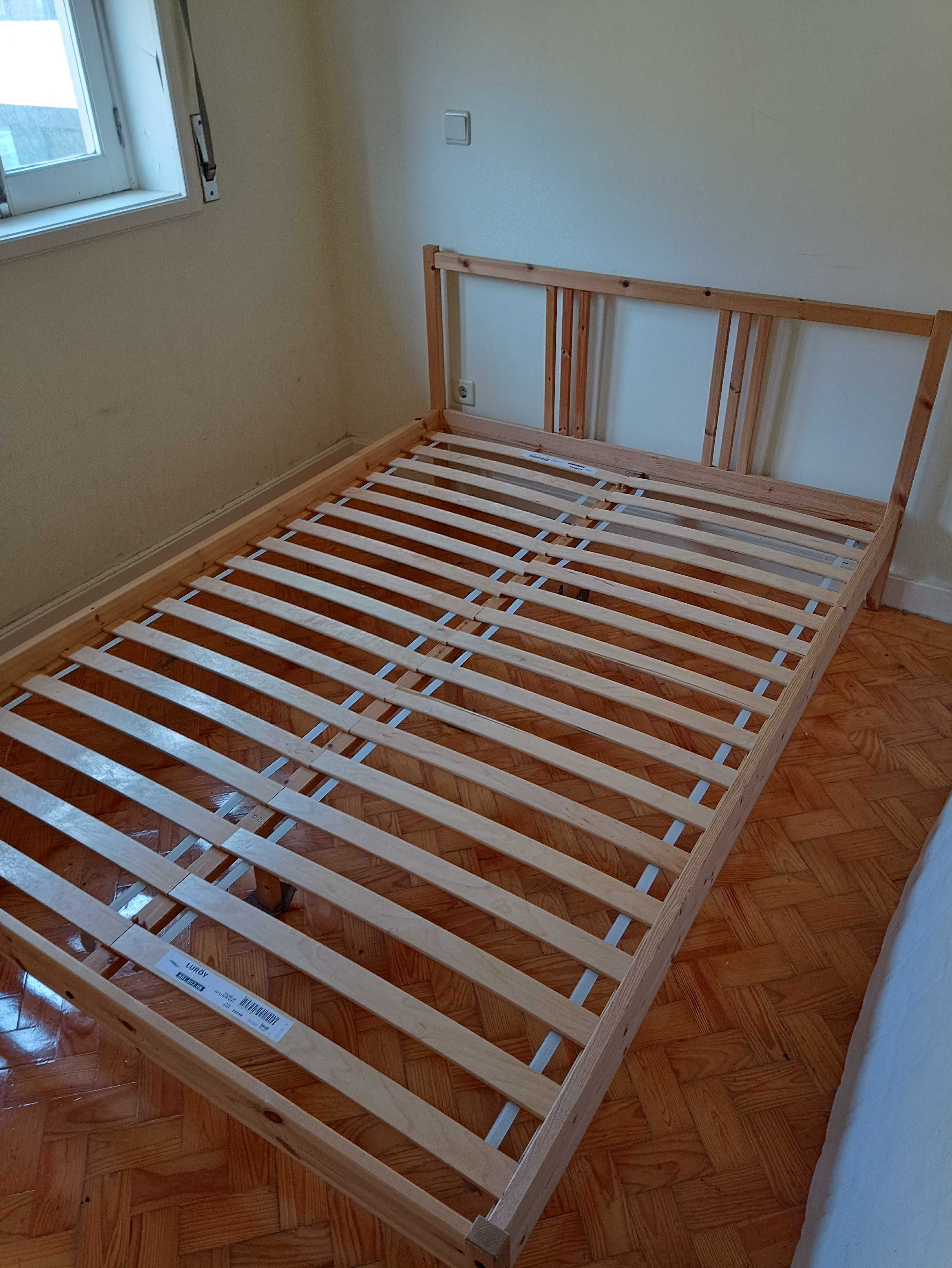 Cama em Pinho do IKEA em bom estado