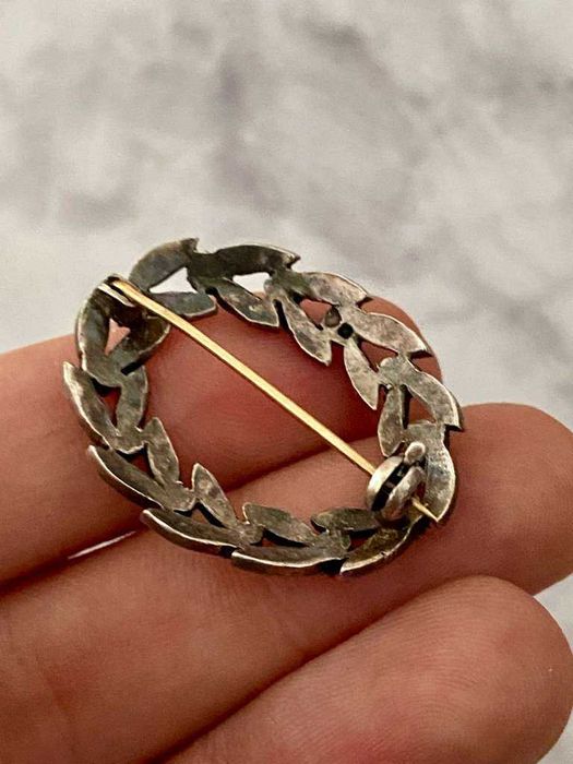 Alfinete de Prata e Ouro com Pedraria Azul