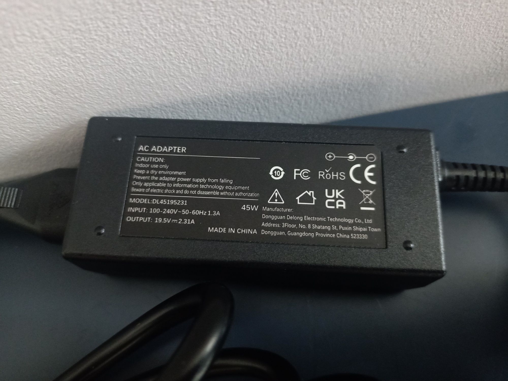 45 W 19,5 V 2,31 A ładowarka do laptopa HP DL45195...