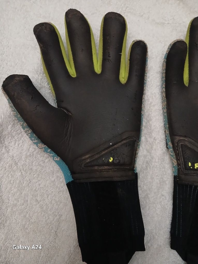Рукавички adidas PREDATOR PRO воротарські ,р.7 , 8