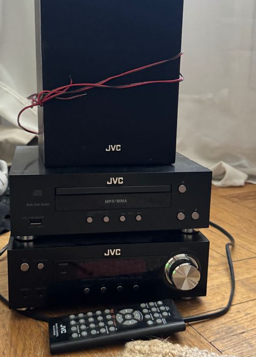 mała  wieża JVC plus 2 głośniki