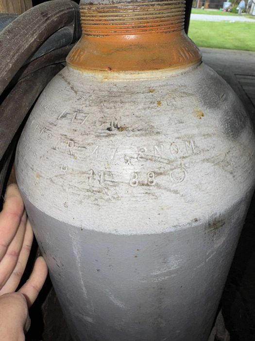 Butla z tlenem do spawania, wraz z reduktorem i palnikiem