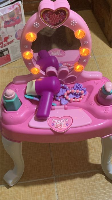 дитяче трюмо зі світлом та музикою