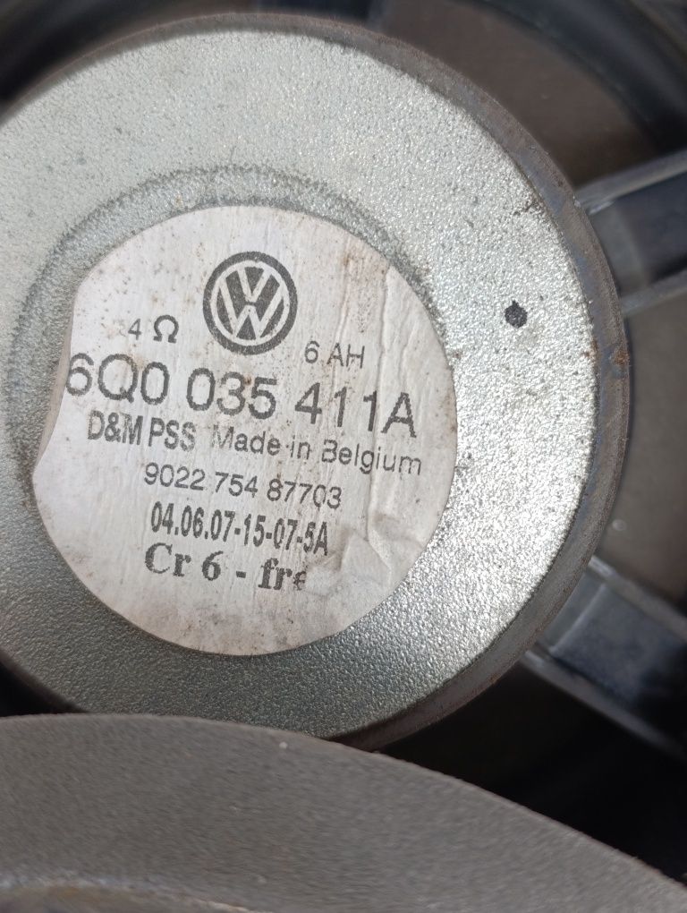 Colunas de volkswagen + Radio (RCD 200) (POLO 9N 2007)