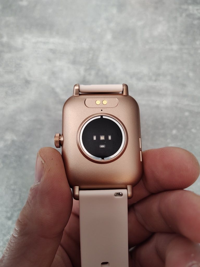 Nowy Smart Watch w kolorze złotym