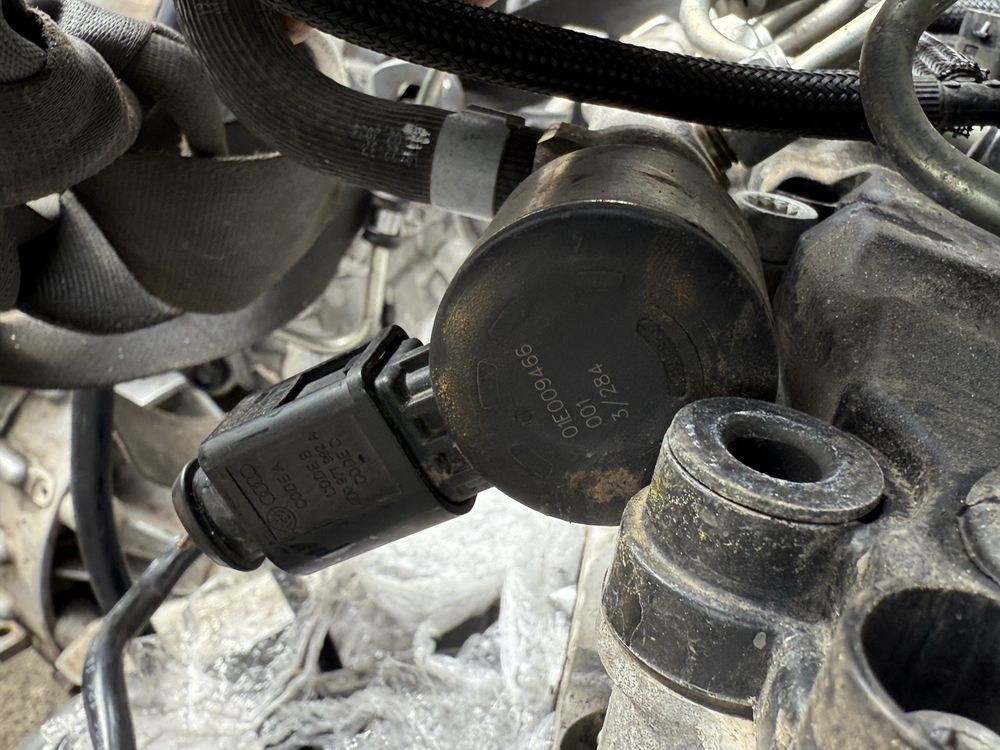 Паливна рампа з датчиком vw T6.1 2.0 diesel 04l130093