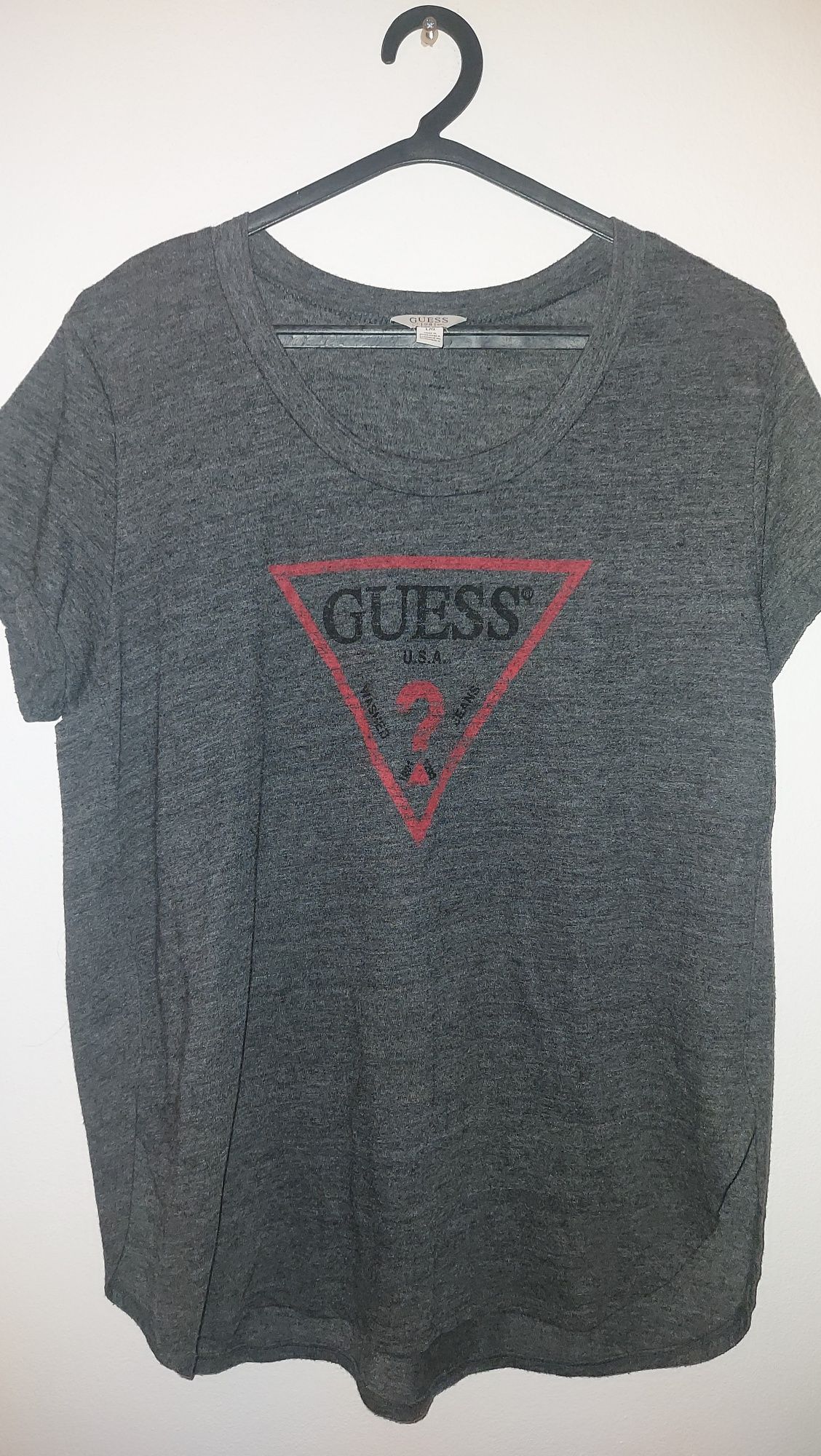 T-shirt GUESS tamanho L nova 
Tenho vários artigos noutros anúncios
Se