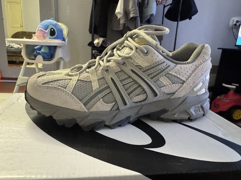 Новые кроссовки asics