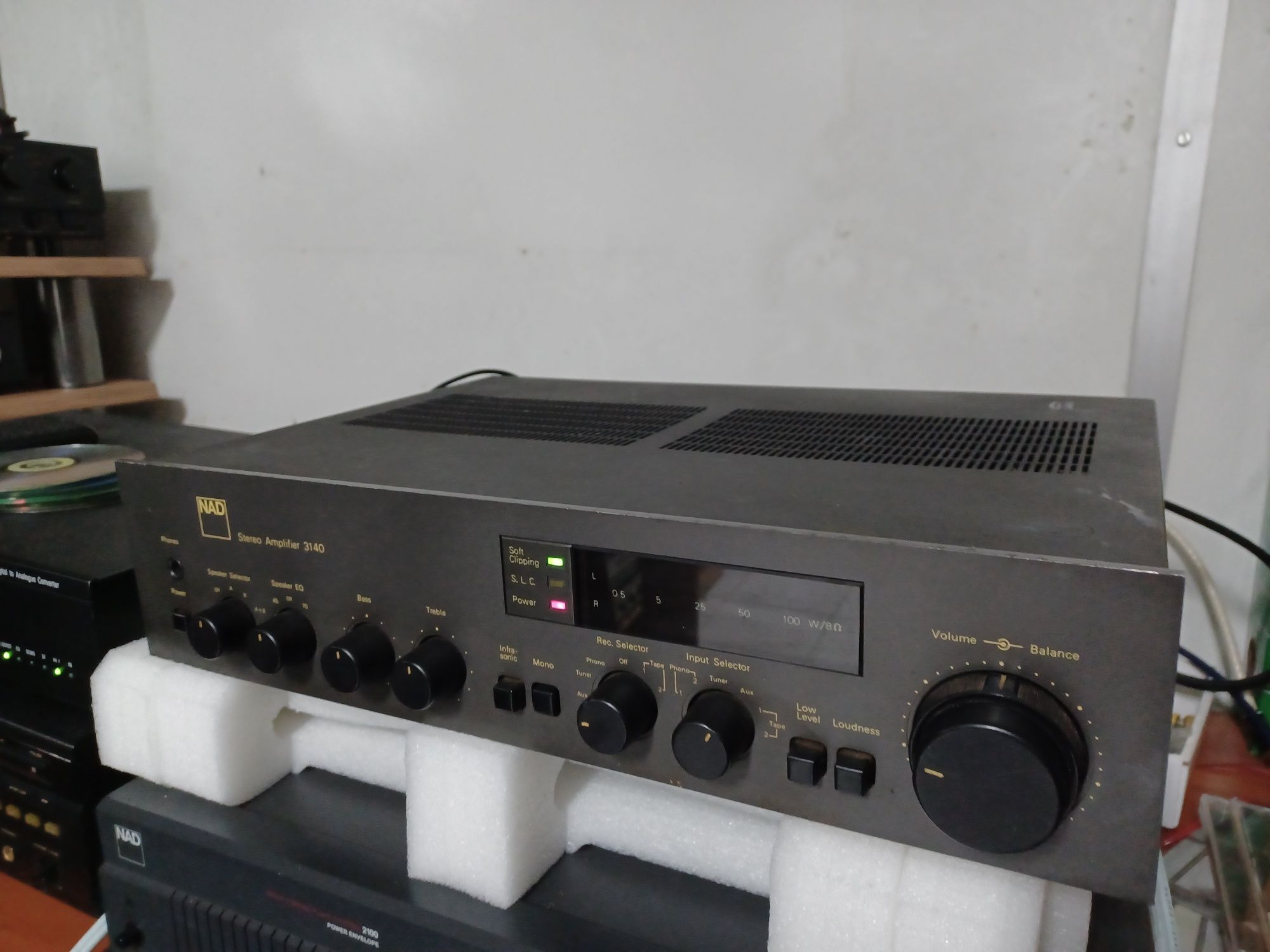 Vários amplificadores vintage Marantz, Sansui Pioneer etc