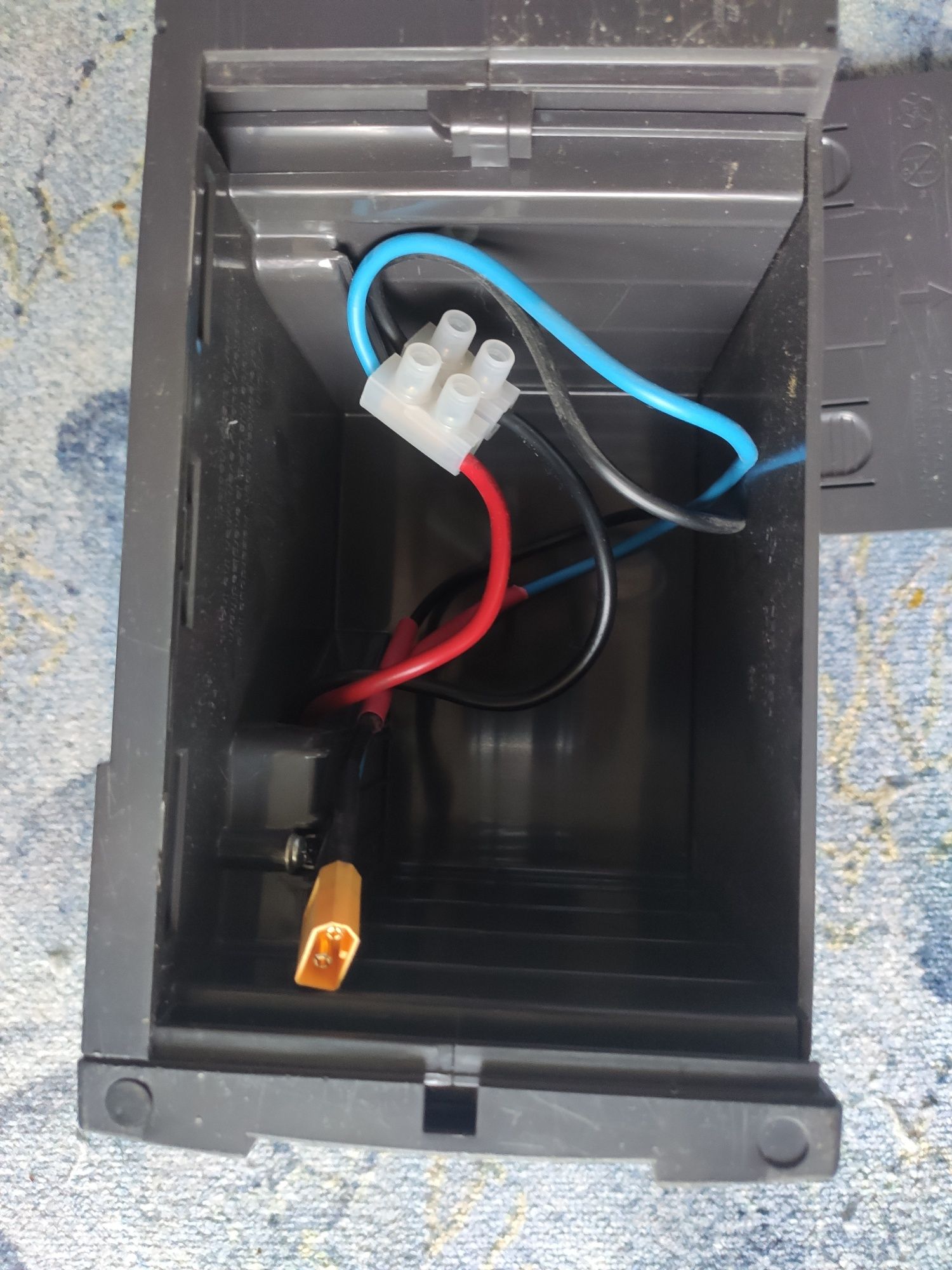 ДБЖ APC Bask-UPS RS1100 660 Вт 24 Вольттт