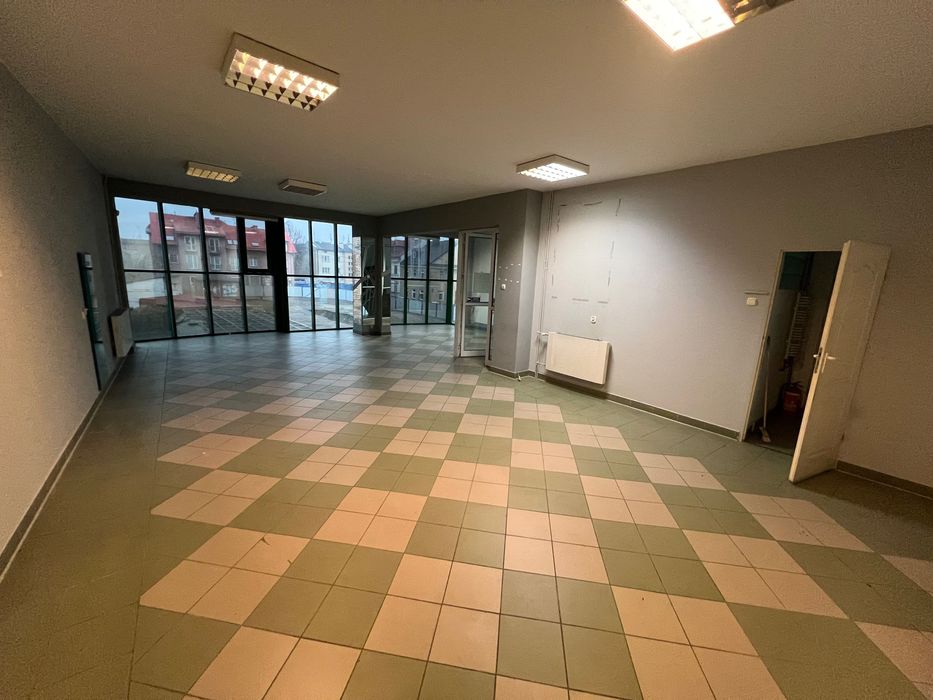 Budynek usługowy w centrum BEZPOŚREDNIO